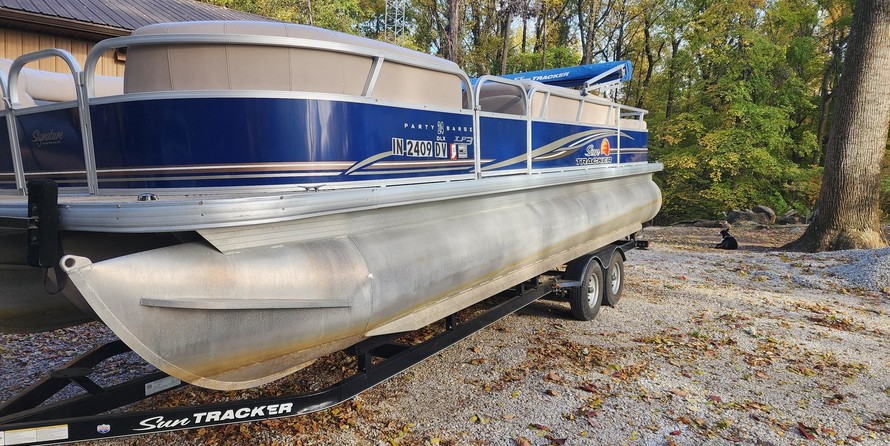 Sun Tracker Party Barge 24 DLX