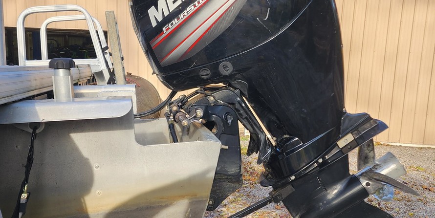 Sun Tracker Party Barge 24 DLX