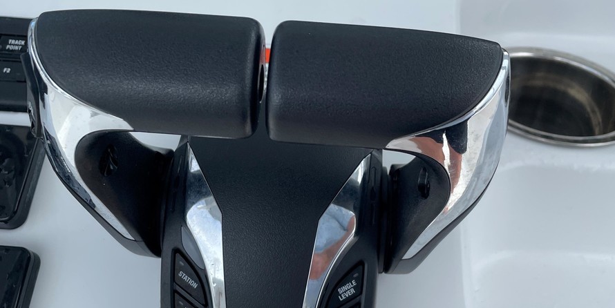 Sea Ray hunt ultra 211