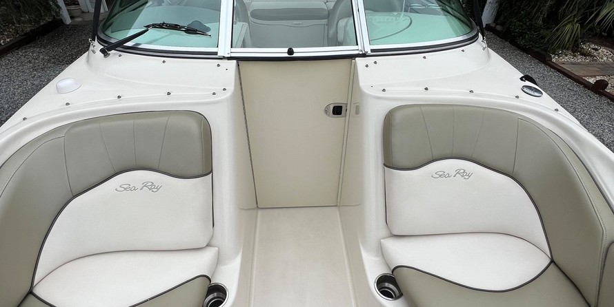 Sea Ray 240 Sundeck
