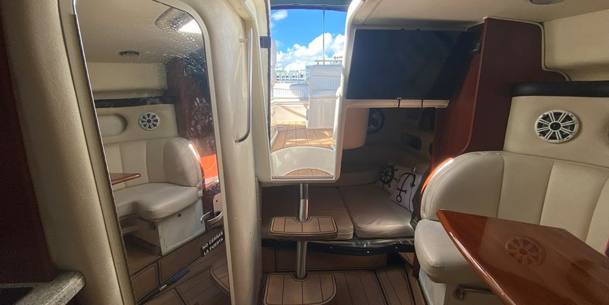 Rinker Fiesta Vee 310