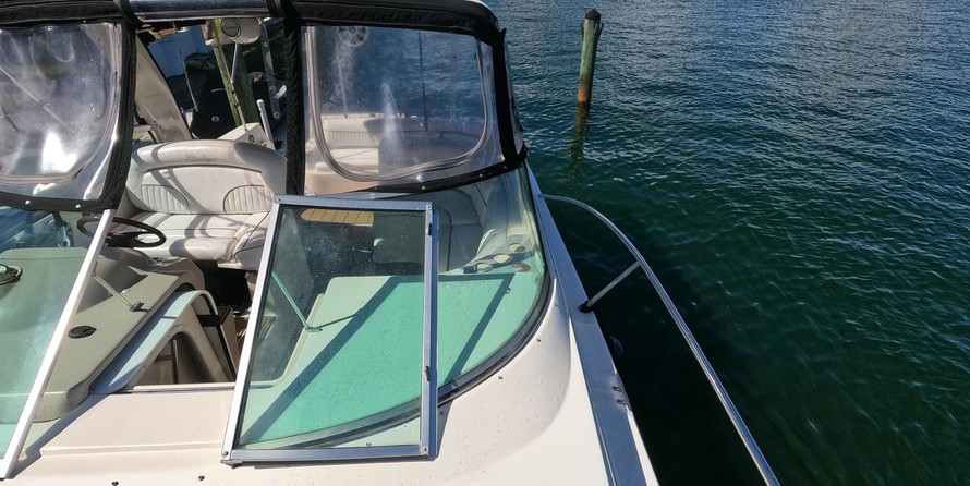 Rinker Fiesta Vee 310