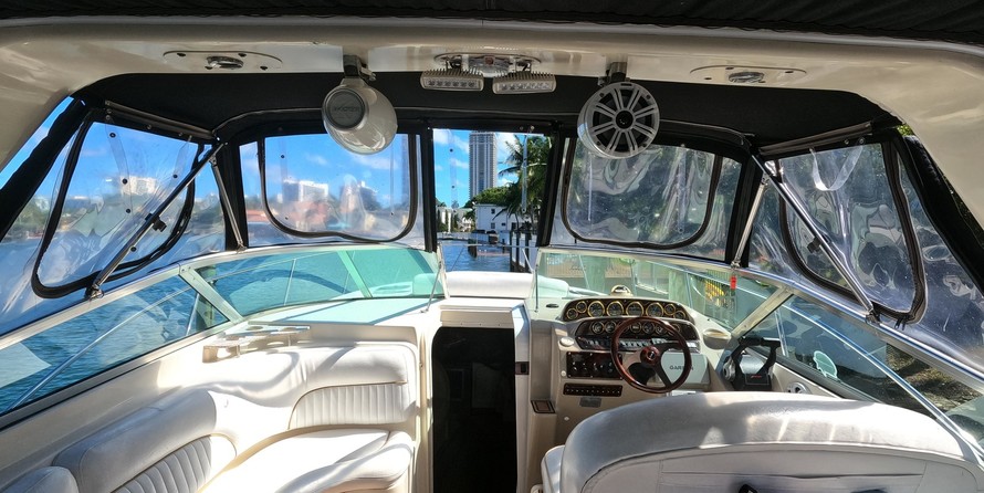 Rinker Fiesta Vee 310