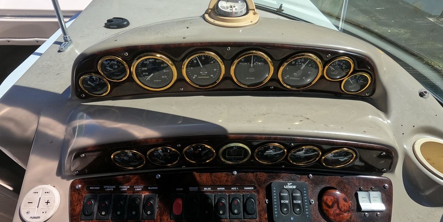Rinker Fiesta Vee 310
