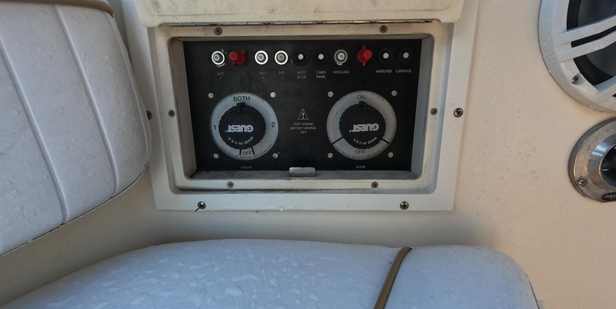 Rinker Fiesta Vee 310