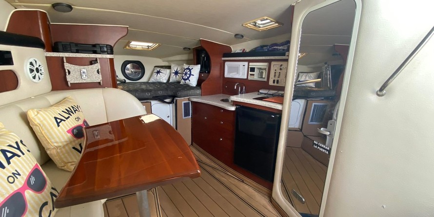 Rinker Fiesta Vee 310