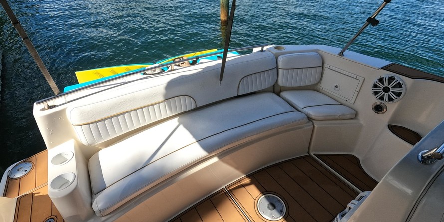 Rinker Fiesta Vee 310