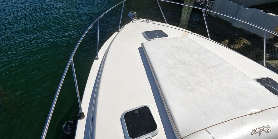 Rinker Fiesta Vee 310