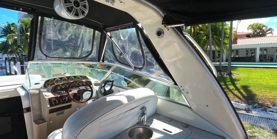 Rinker Fiesta Vee 310