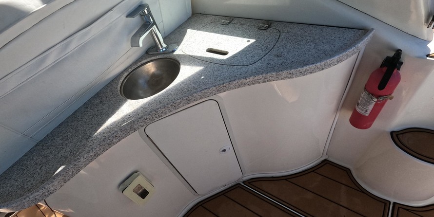 Rinker Fiesta Vee 310