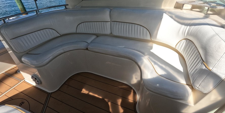 Rinker Fiesta Vee 310