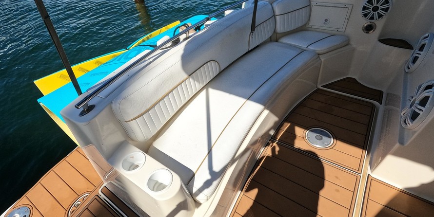 Rinker Fiesta Vee 310