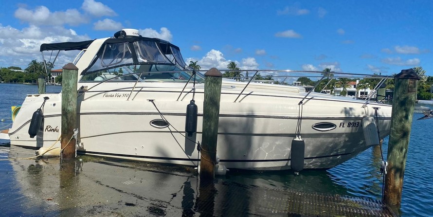 Rinker Fiesta Vee 310