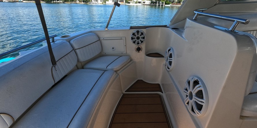 Rinker Fiesta Vee 310