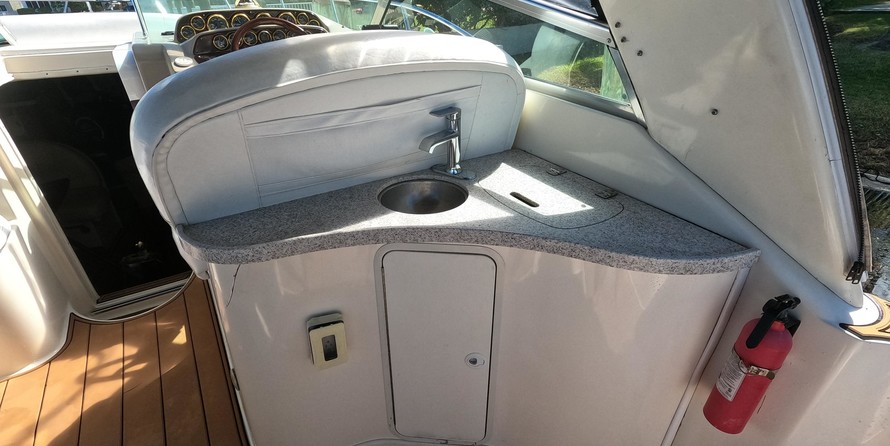 Rinker Fiesta Vee 310