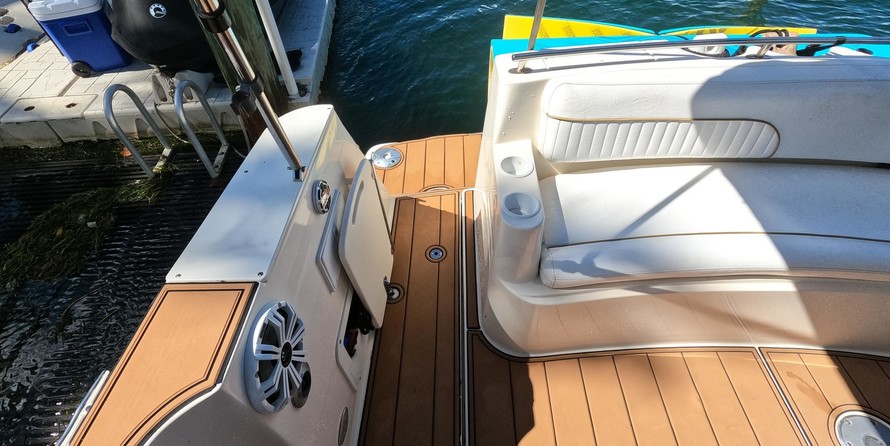 Rinker Fiesta Vee 310