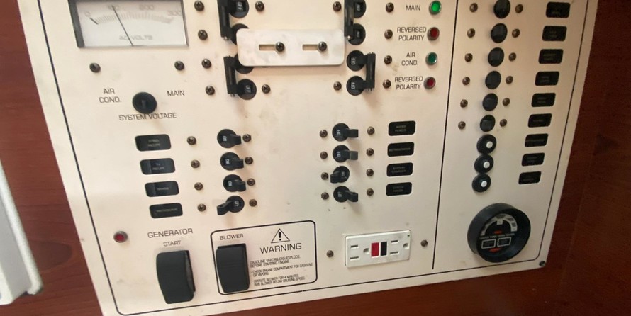 Rinker Fiesta Vee 310