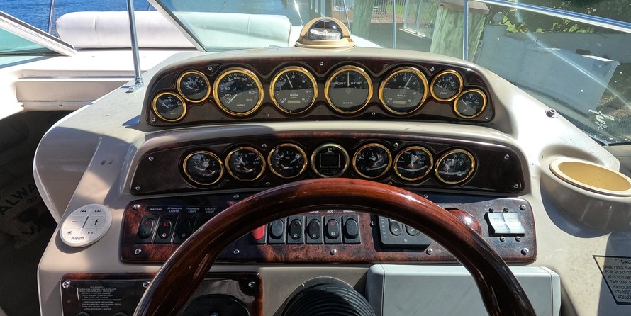 Rinker Fiesta Vee 310
