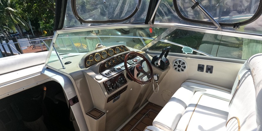 Rinker Fiesta Vee 310