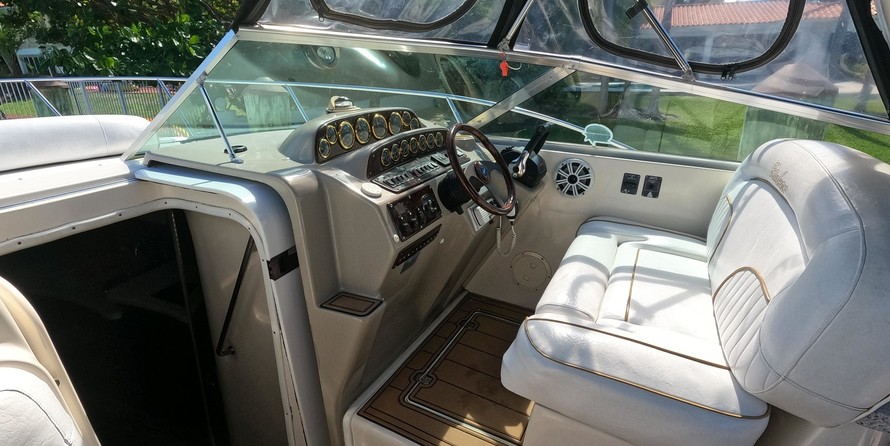 Rinker Fiesta Vee 310