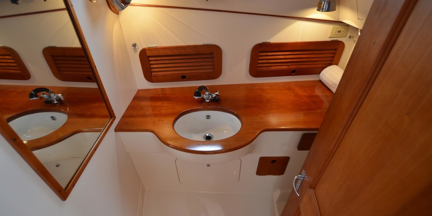 Hinckley Picnic Boat Classic