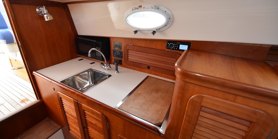 Hinckley Picnic Boat Classic