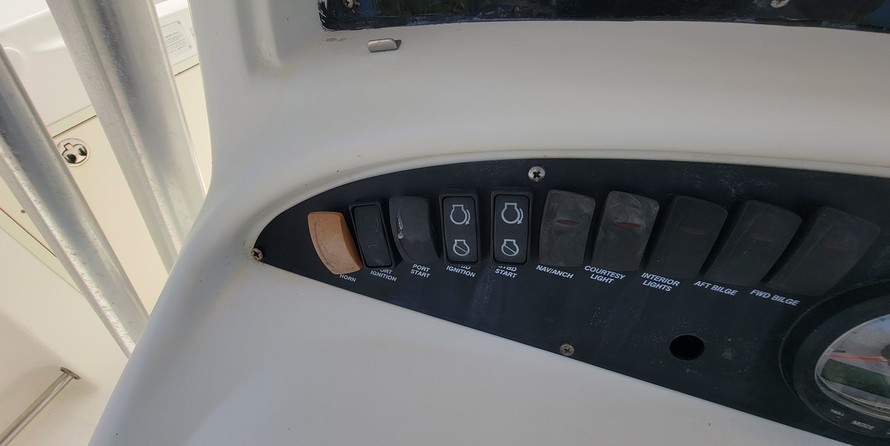 Boston Whaler 320 Outrage