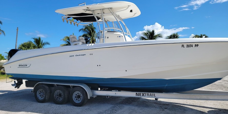 Boston Whaler 320 Outrage