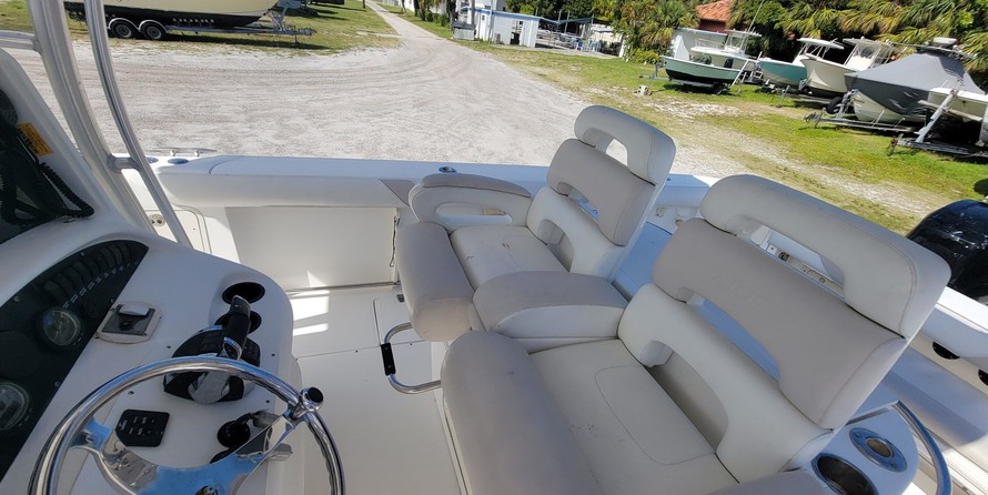 Boston Whaler 320 Outrage