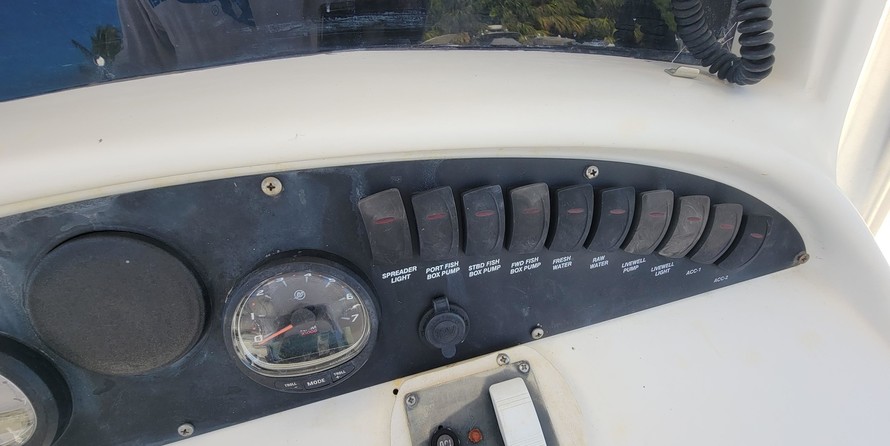 Boston Whaler 320 Outrage