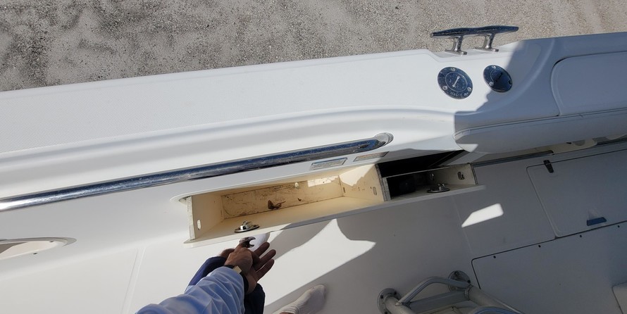 Boston Whaler 320 Outrage