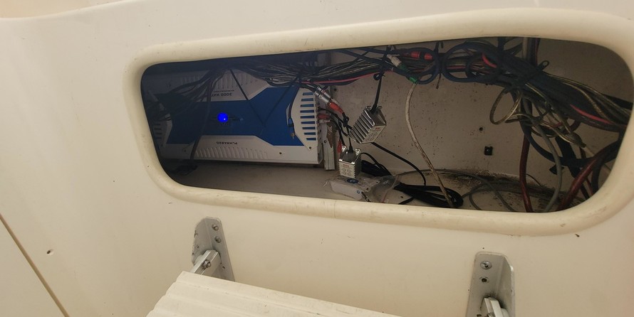 Boston Whaler 320 Outrage