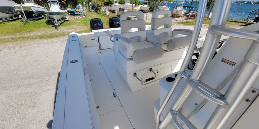 Boston Whaler 320 Outrage