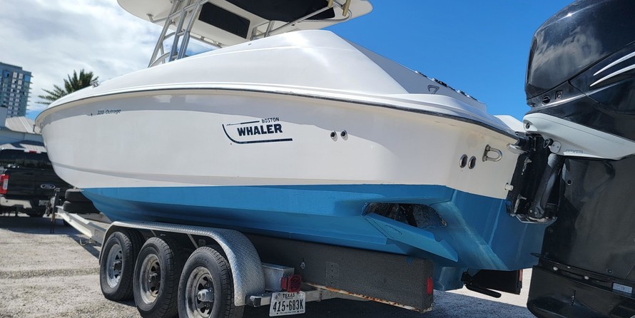 Boston Whaler 320 Outrage