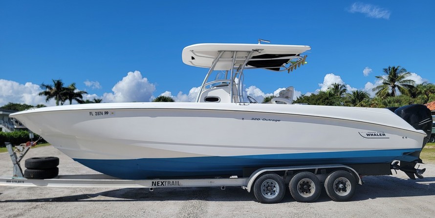 Boston Whaler 320 Outrage