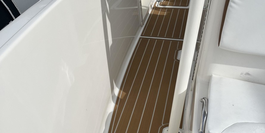 Century 2900 center console