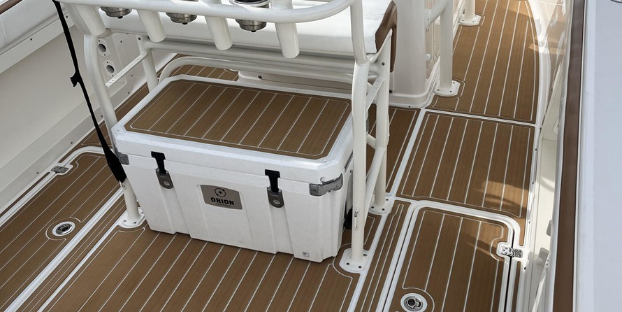 Century 2900 center console