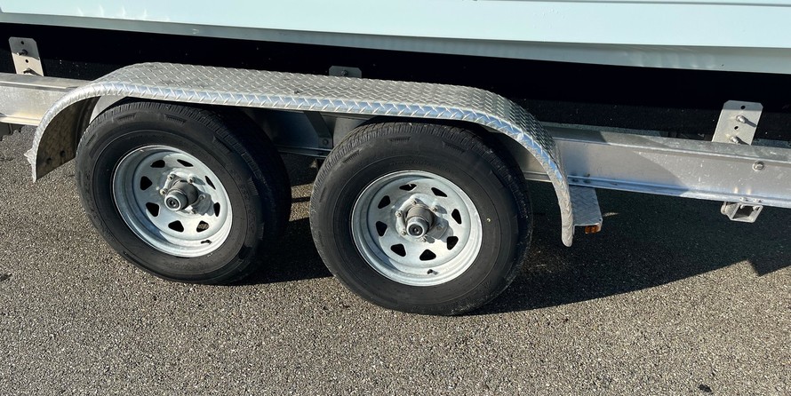 Century 2900 center console