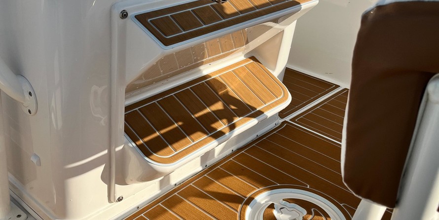 Century 2900 center console