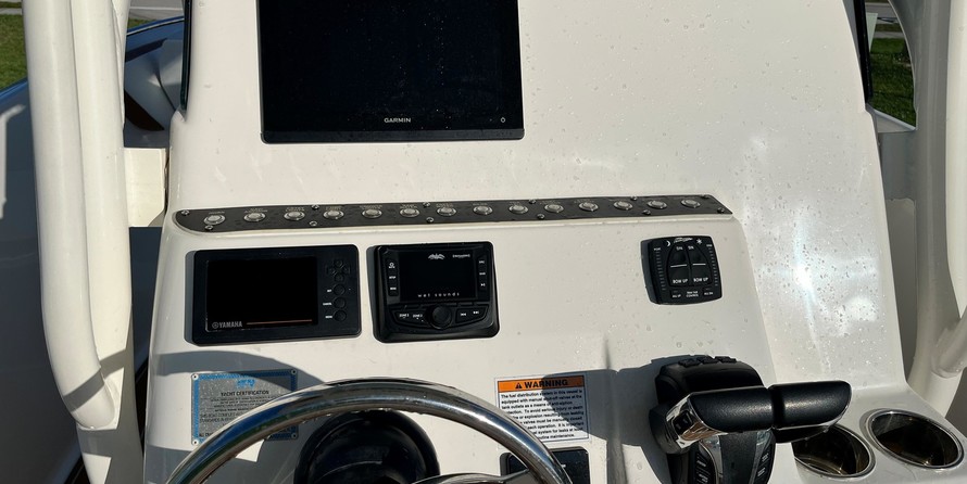 Century 2900 center console