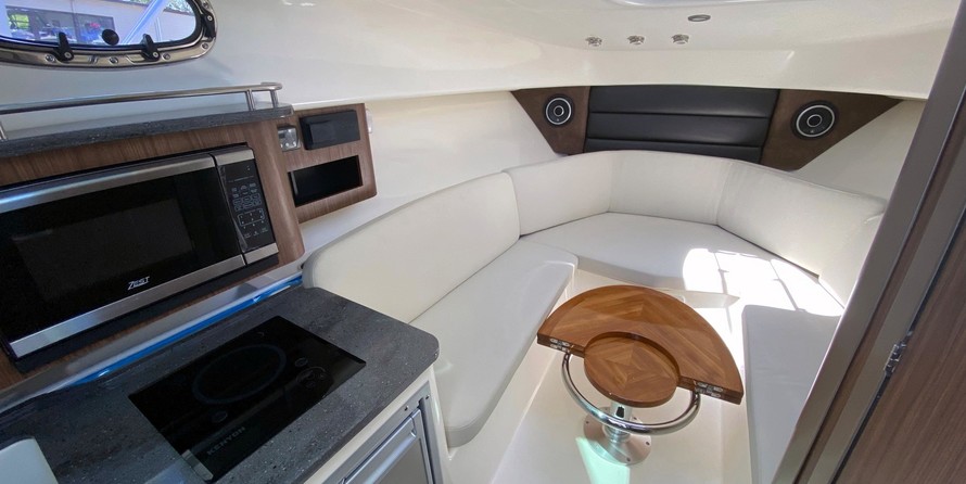 Boston Whaler 285 Conquest Pilothouse