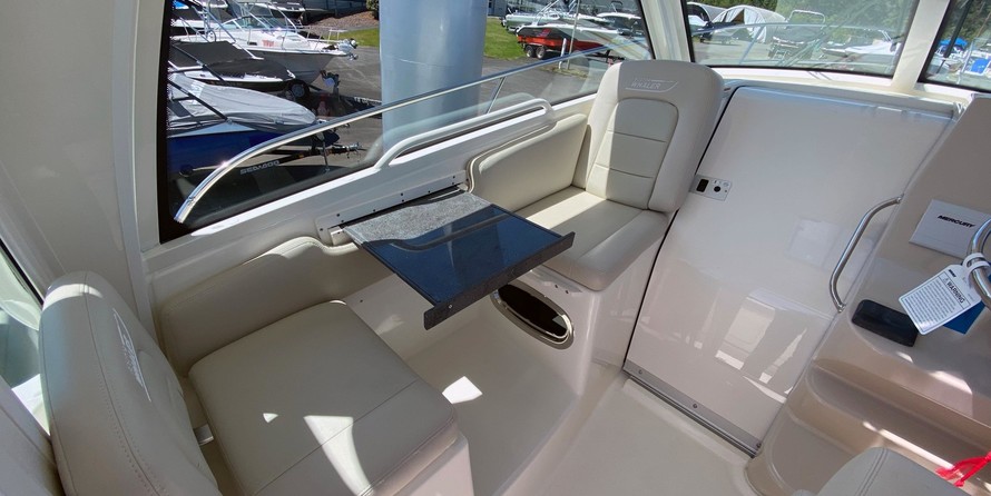 Boston Whaler 285 Conquest Pilothouse