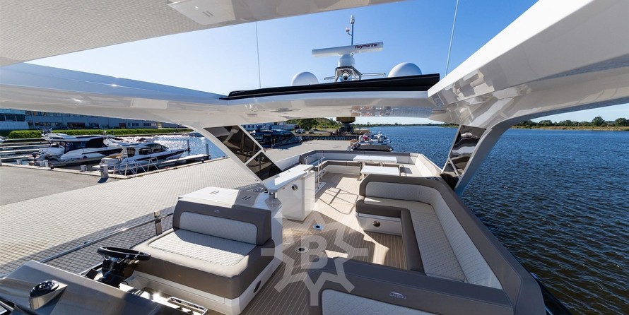 Galeon 640 FLY