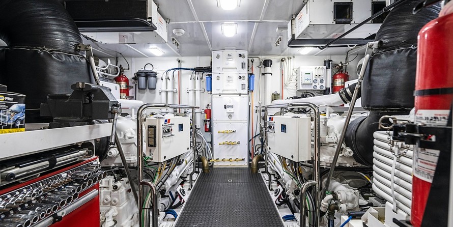 Neptunus 58 flybridge motoryacht