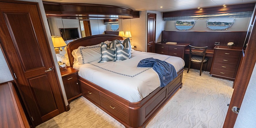 Neptunus 58 flybridge motoryacht