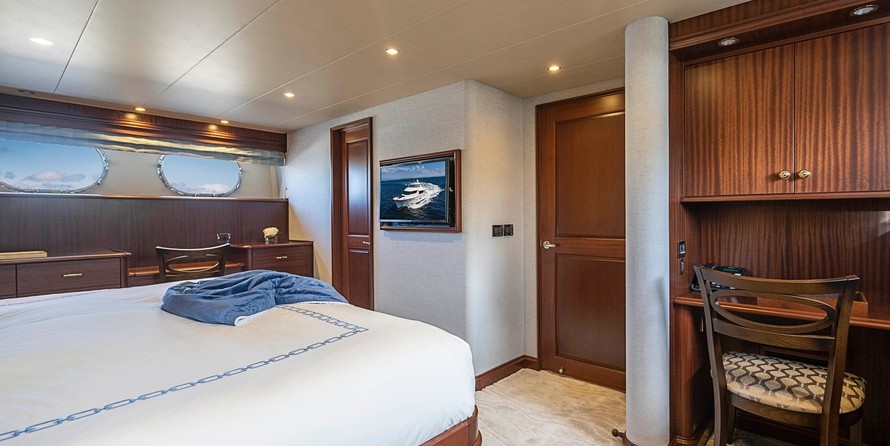Neptunus 58 flybridge motoryacht