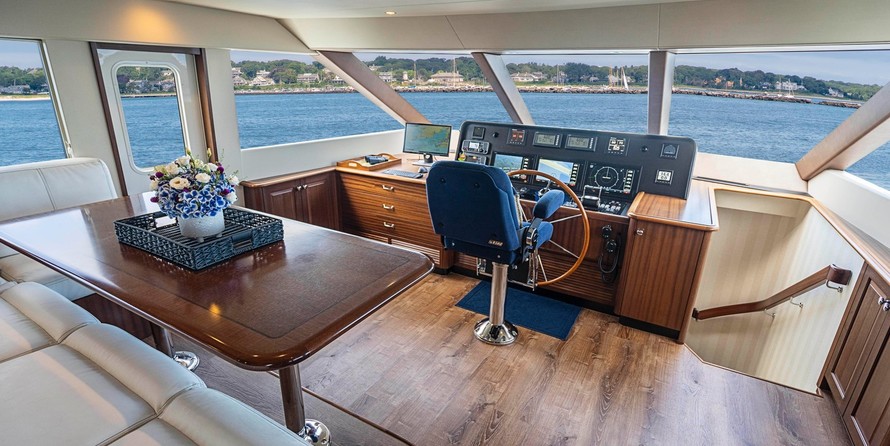 Neptunus 58 flybridge motoryacht