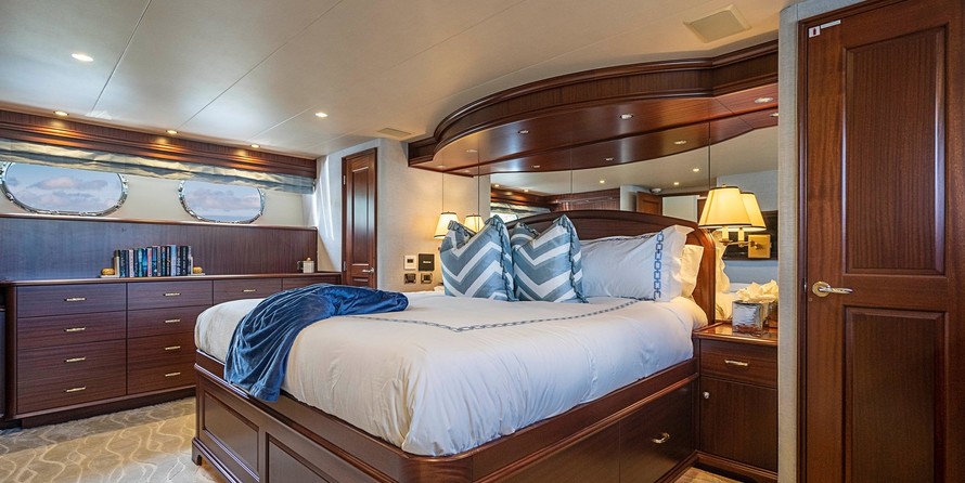 Neptunus 58 flybridge motoryacht