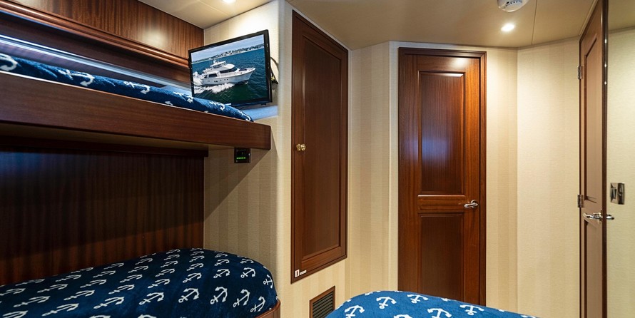 Neptunus 58 flybridge motoryacht