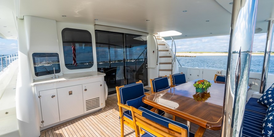 Neptunus 58 flybridge motoryacht